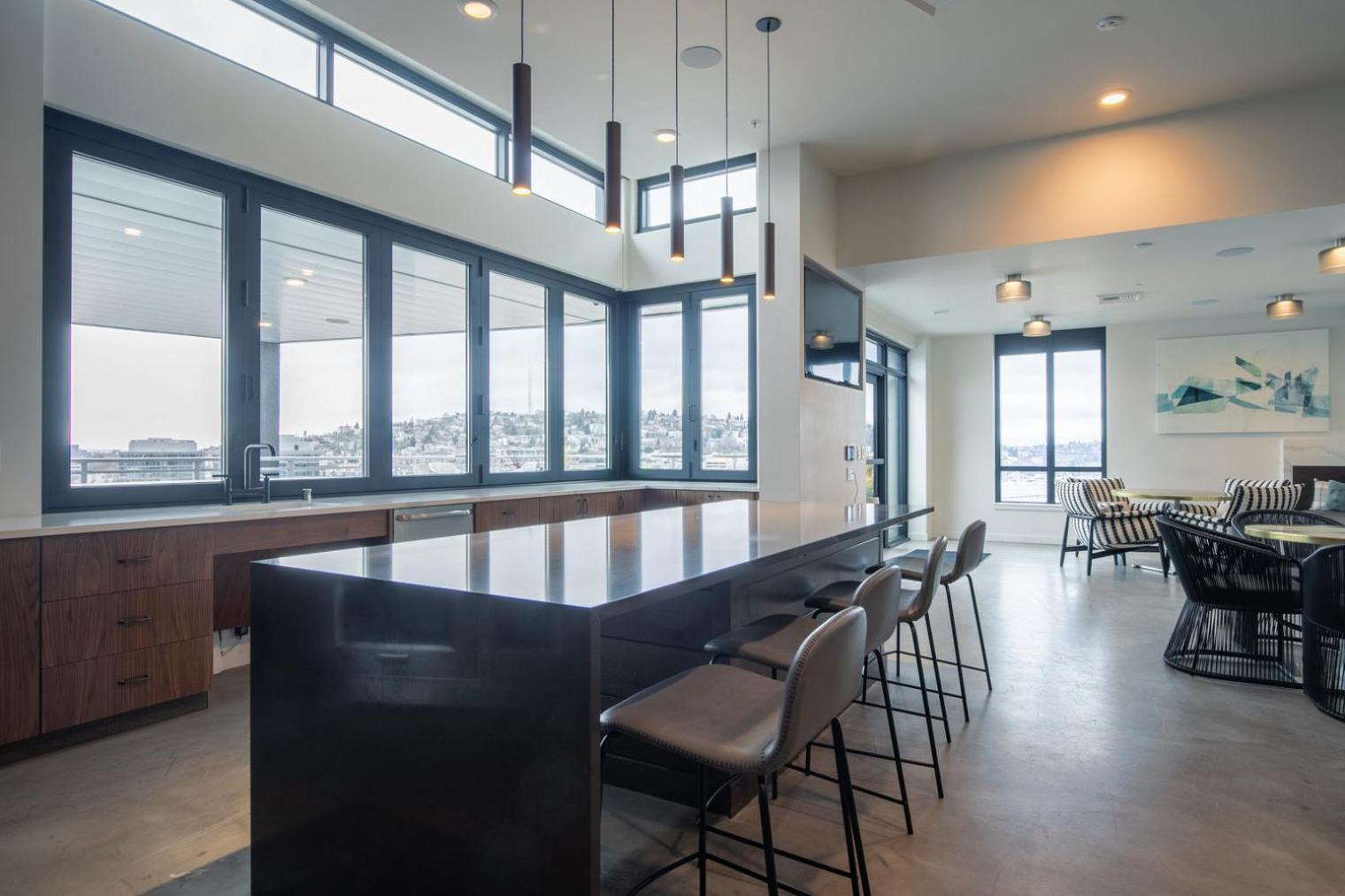 S Union W Gym Wd Nr Bars Sea-142 Apartment